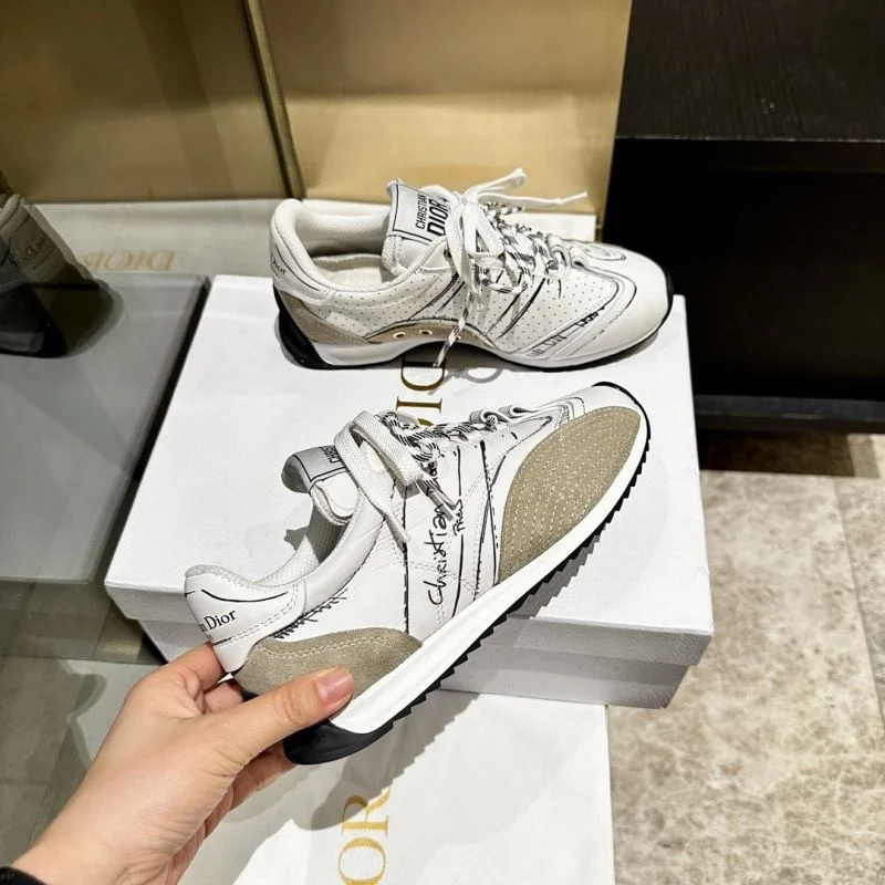 Effortless Christian Dior Sneaker 21648