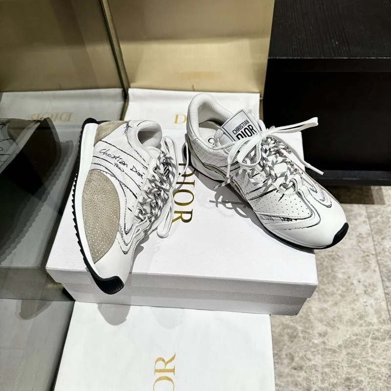 Effortless Christian Dior Sneaker 21648