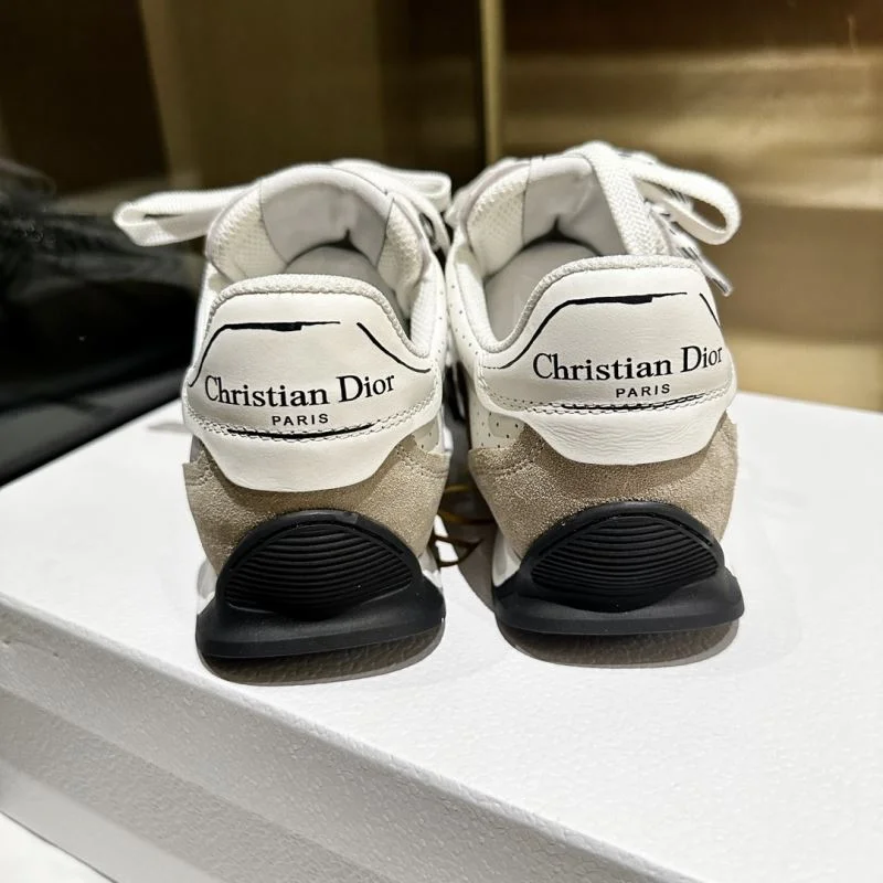 Effortless Christian Dior Sneaker 21648