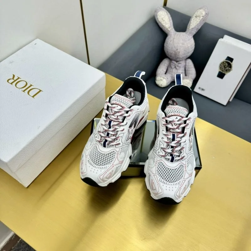 Elegant Christian Dior Sneaker 21346