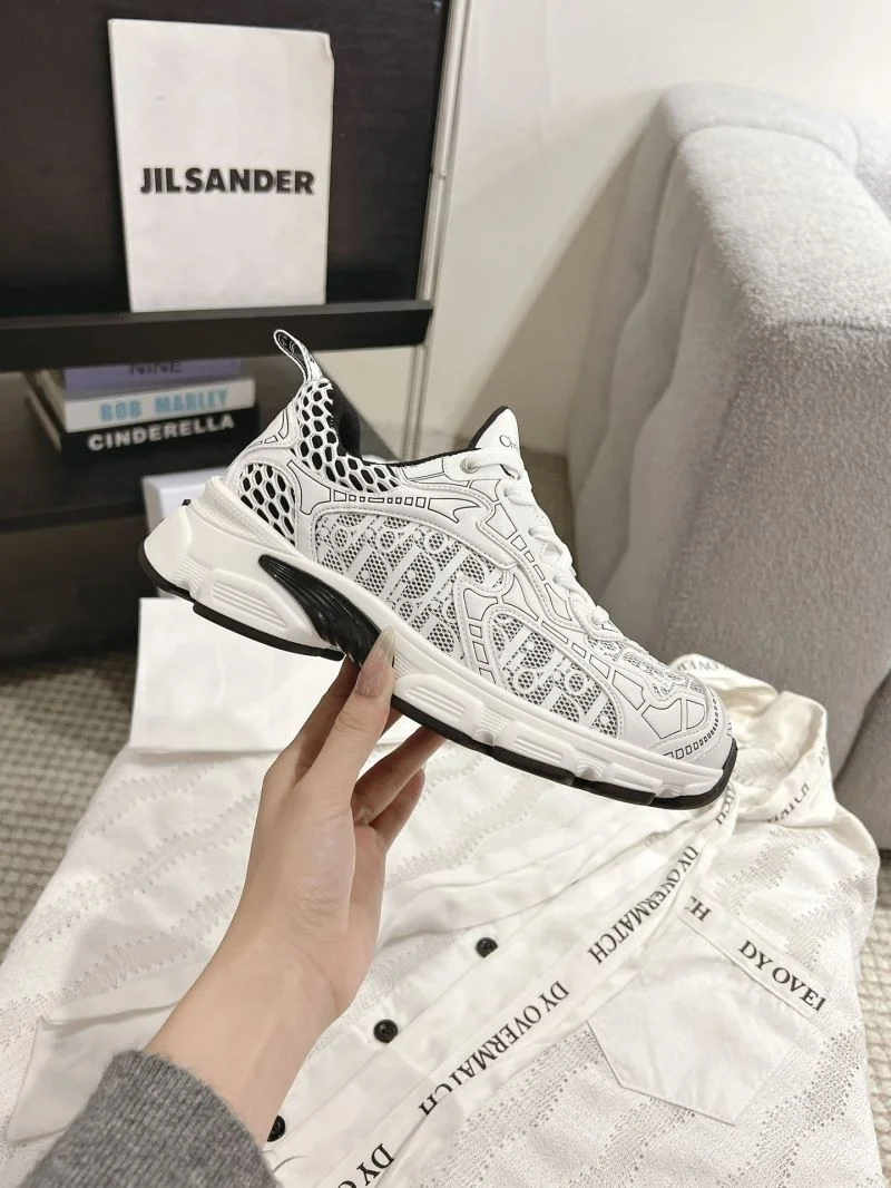 Trendy Christian Dior Sneaker 20758
