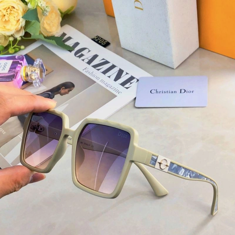 Elegant Christian Dior Sunglasses 278720