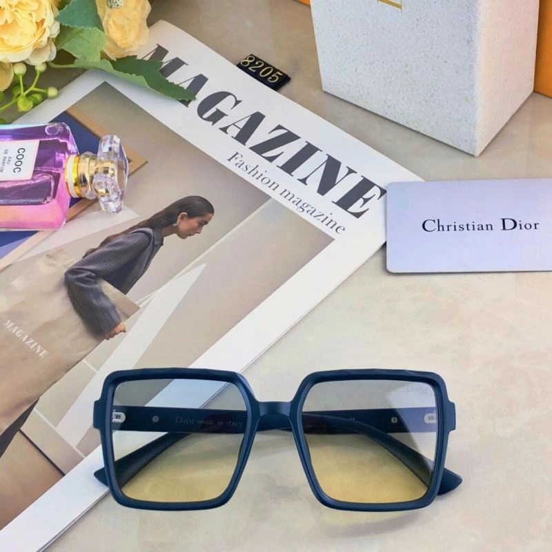 Elegant Christian Dior Sunglasses 278720