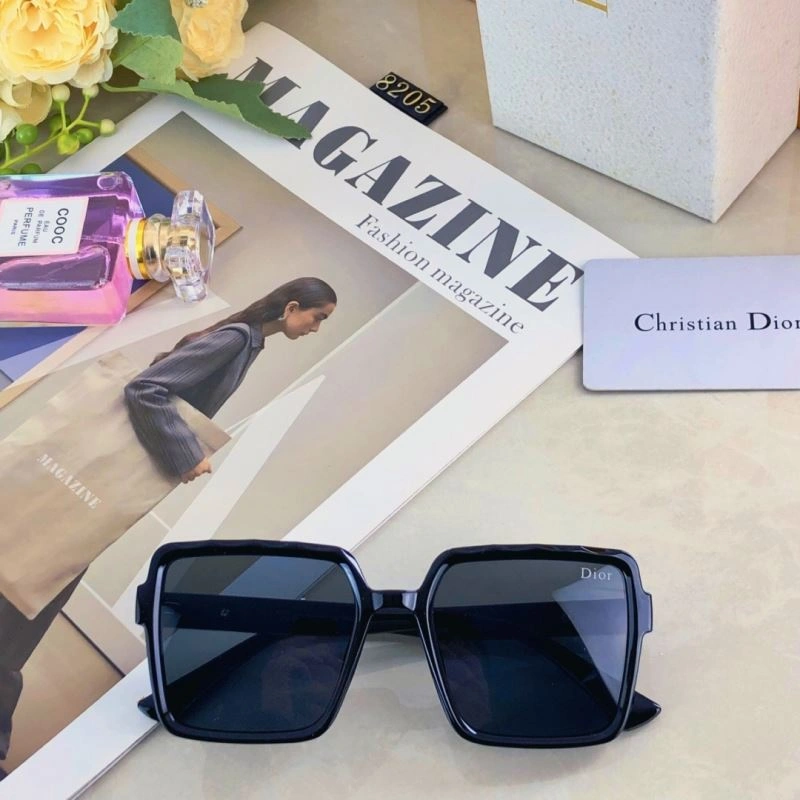 Elegant Christian Dior Sunglasses 278720