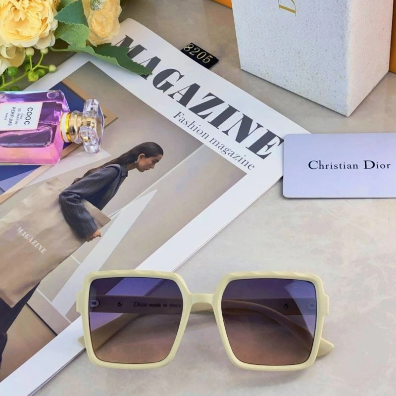 Elegant Christian Dior Sunglasses 278720