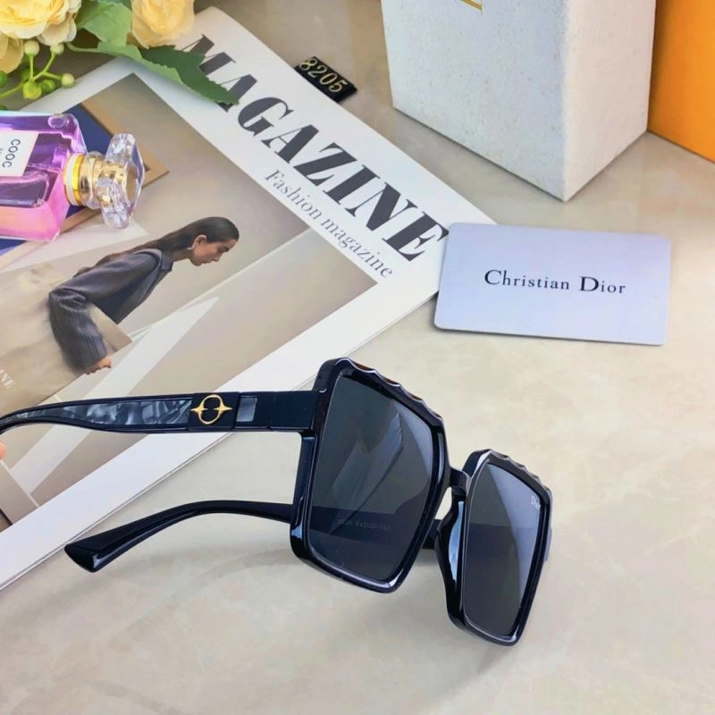 Elegant Christian Dior Sunglasses 278720