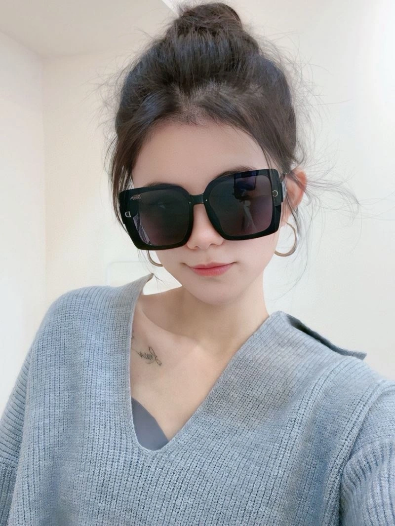Minimalist Christian Dior Sunglasses 278721
