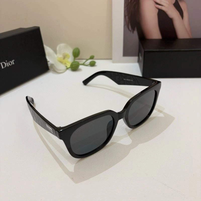 Christian Dior Sunglasses Elegant 278701