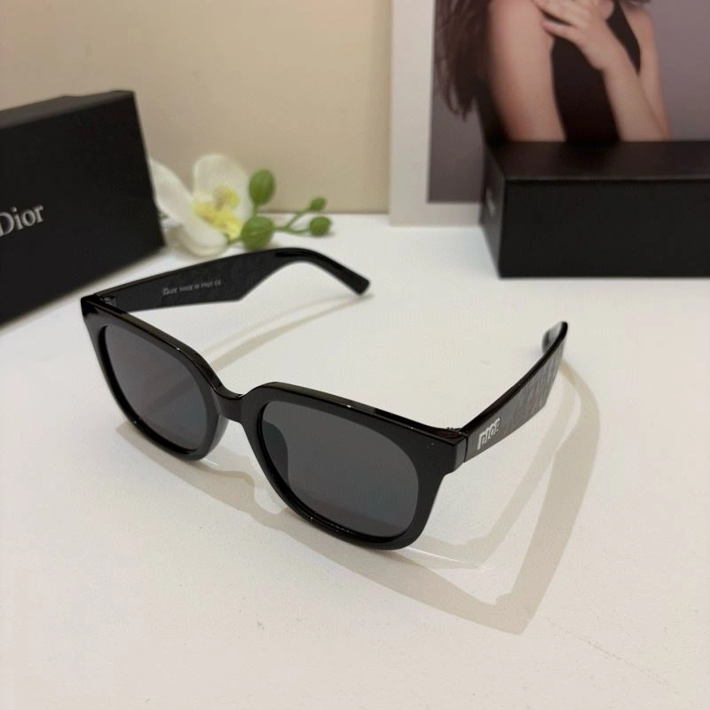 Christian Dior Sunglasses Elegant 278701