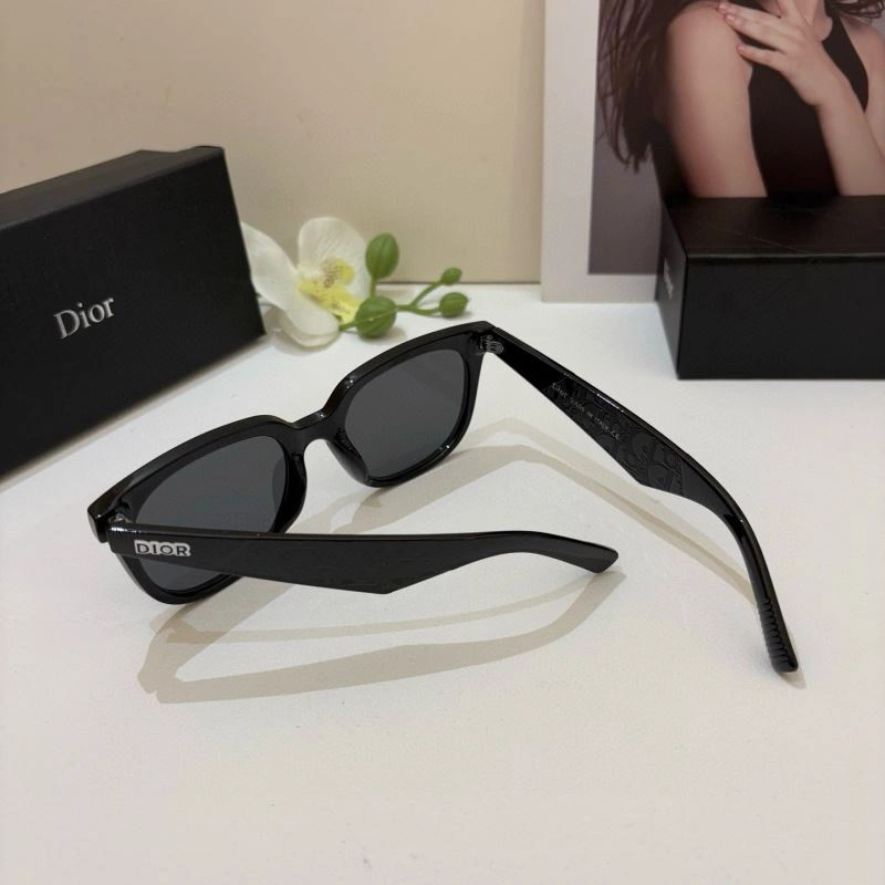 Christian Dior Sunglasses Elegant 278701