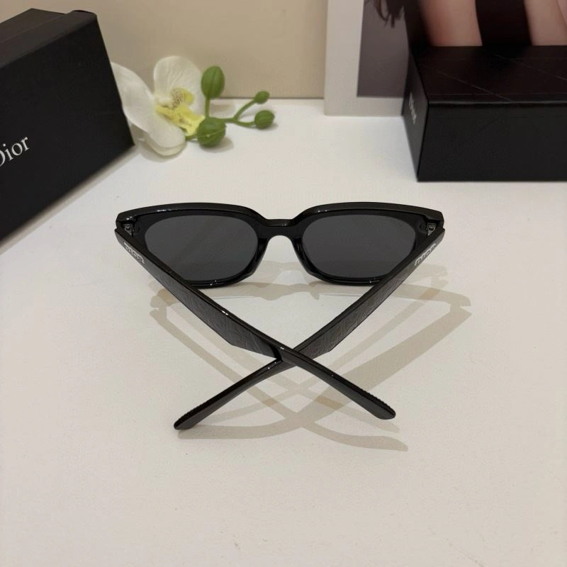 Christian Dior Sunglasses Elegant 278701
