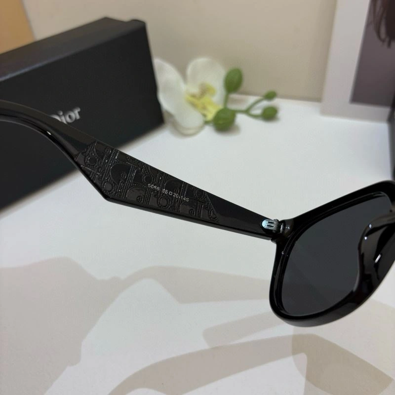 Christian Dior Sunglasses Elegant 278701