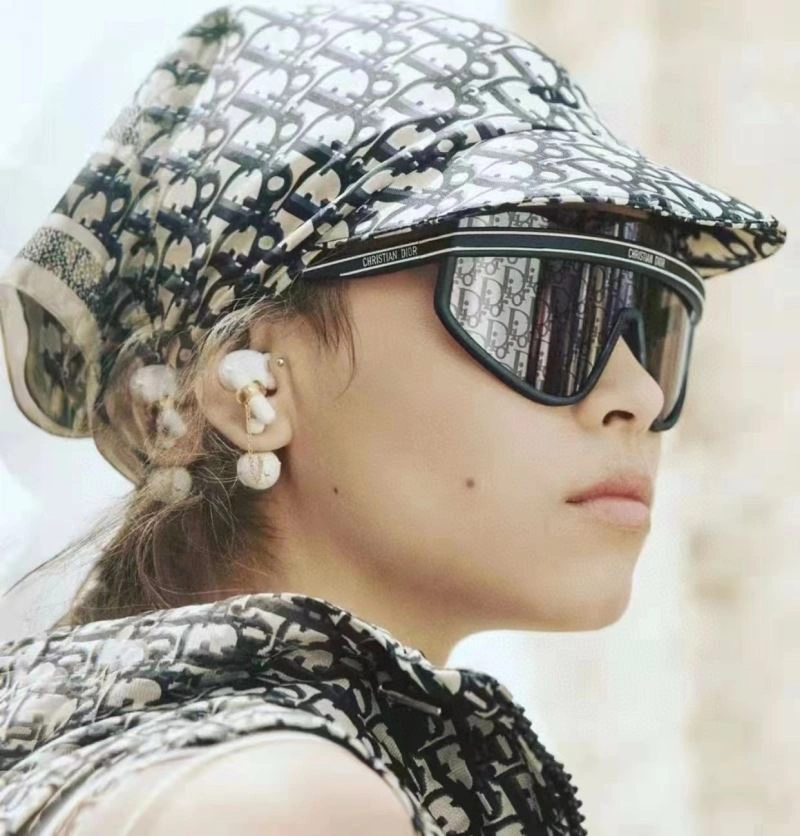 Sporty Christian Dior Sunglasses 278704