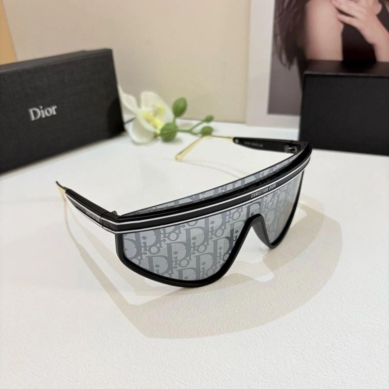 Sporty Christian Dior Sunglasses 278704