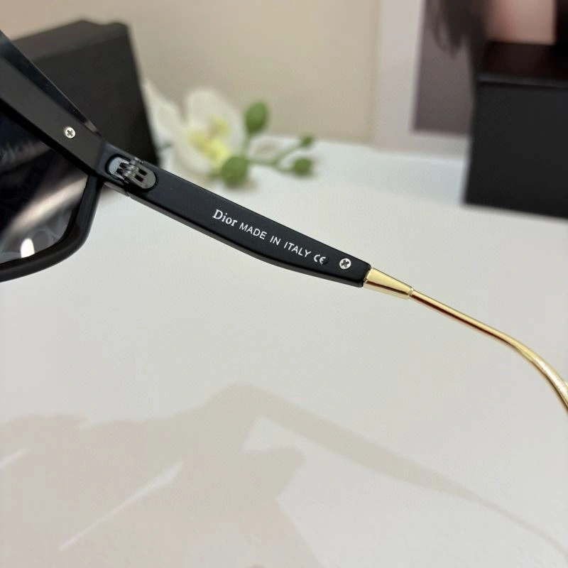 Sporty Christian Dior Sunglasses 278704