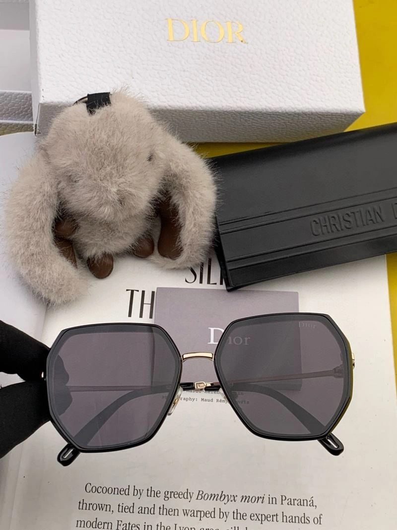 Sleek Christian Dior Sunglasses 278713
