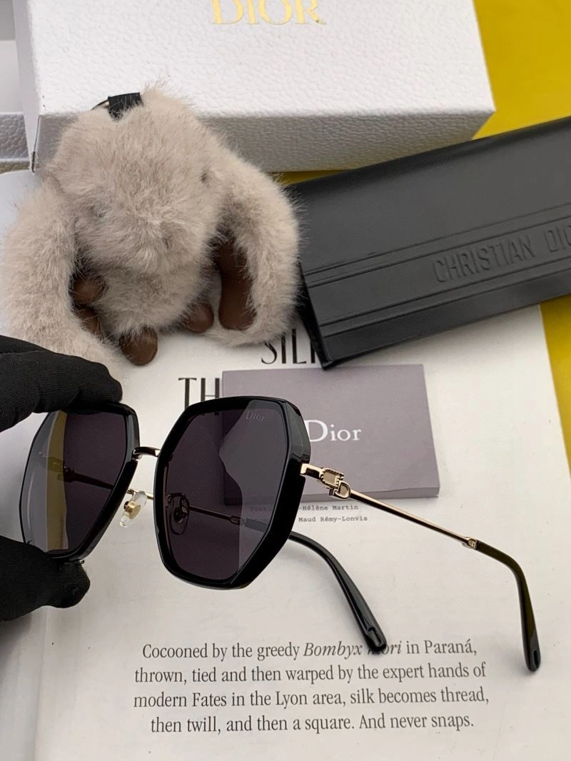 Sleek Christian Dior Sunglasses 278713