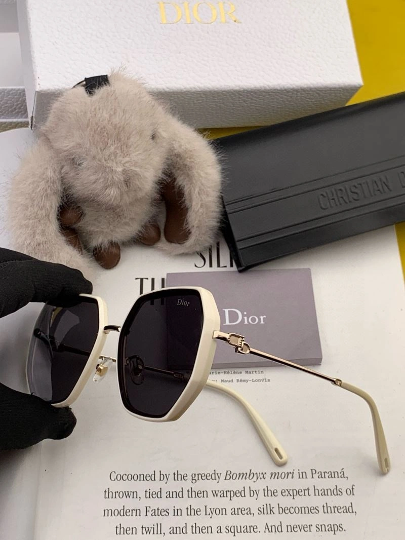 Sleek Christian Dior Sunglasses 278713