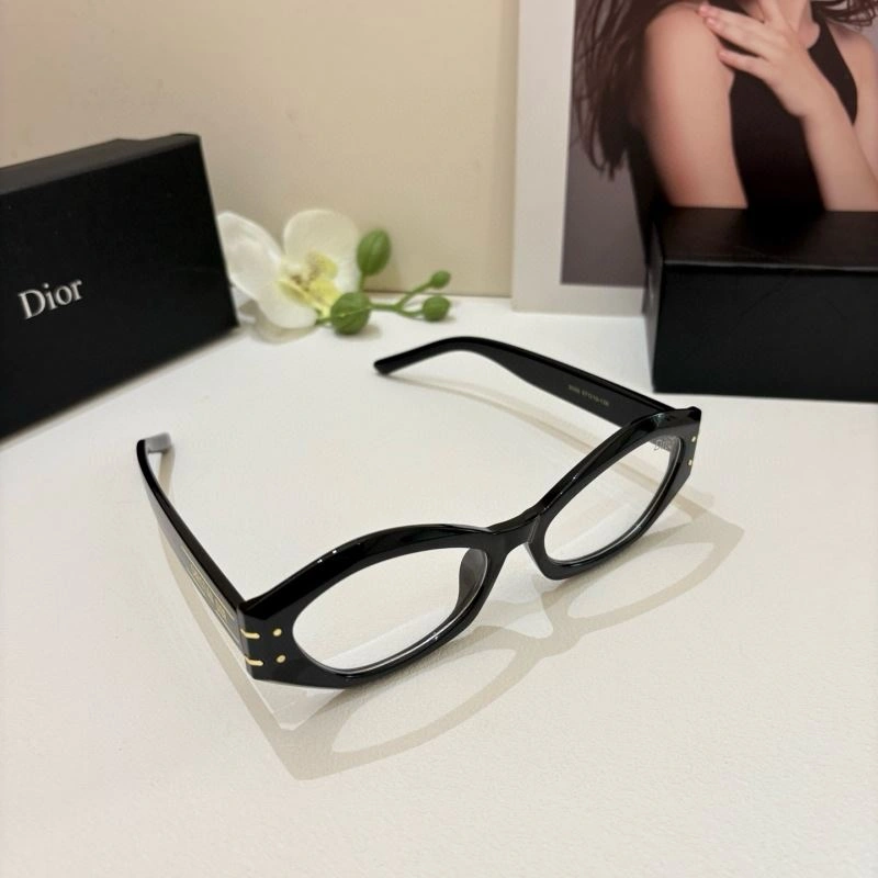Christian Dior Sunglasses Elegant 278653