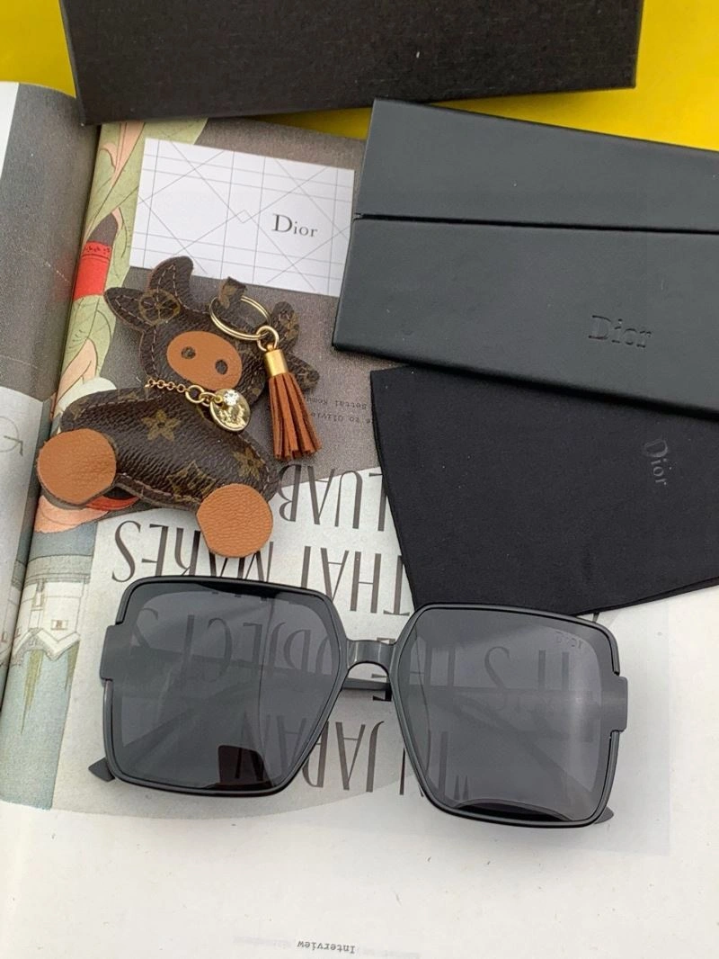 Casual Christian Dior Sunglasses 278874