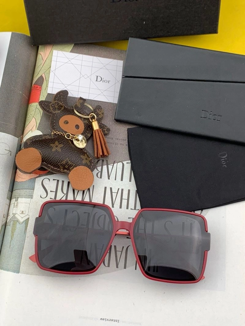 Casual Christian Dior Sunglasses 278874
