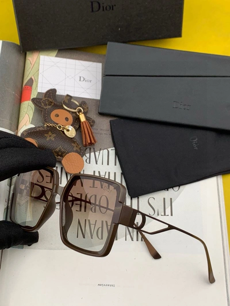 Casual Christian Dior Sunglasses 278874