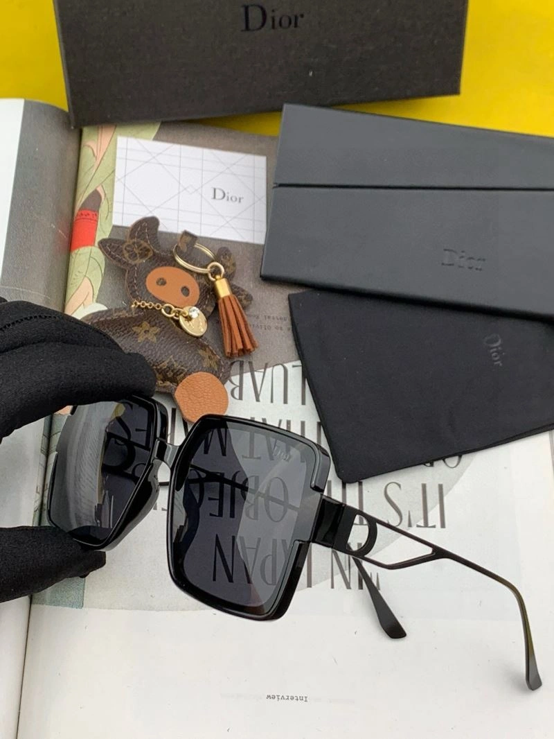Casual Christian Dior Sunglasses 278874