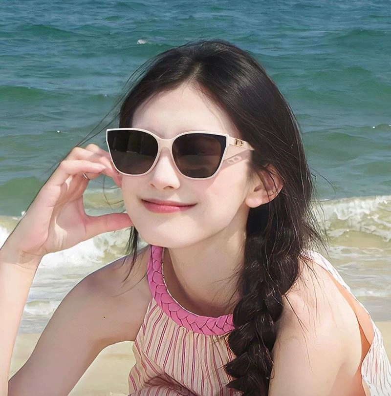 Minimalist Christian Dior Sunglasses 278875