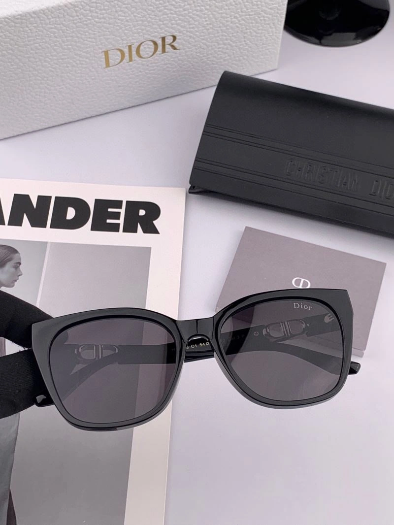 Minimalist Christian Dior Sunglasses 278875