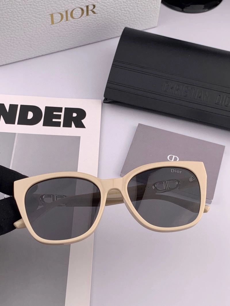 Minimalist Christian Dior Sunglasses 278875