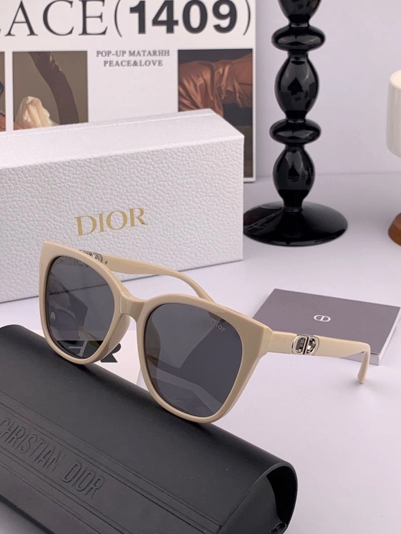 Minimalist Christian Dior Sunglasses 278875