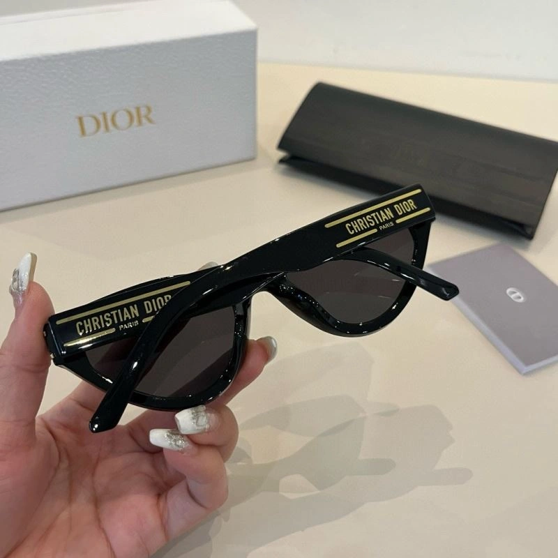 Versatile Christian Dior Sunglasses 278831