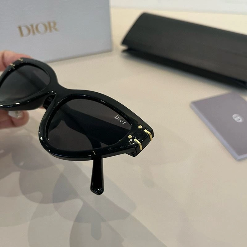 Versatile Christian Dior Sunglasses 278831