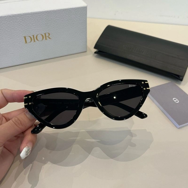 Versatile Christian Dior Sunglasses 278831