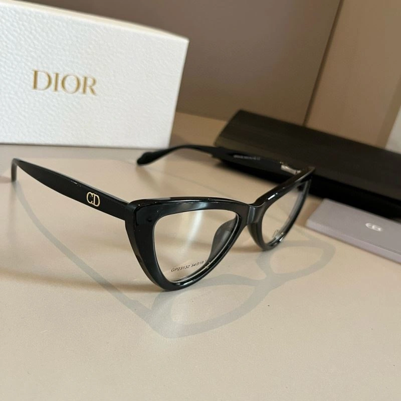 Trendsetting Christian Dior Sunglasses 278837