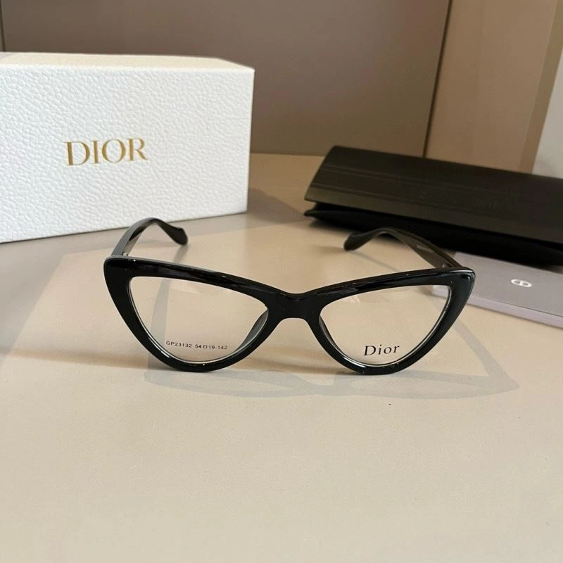 Trendsetting Christian Dior Sunglasses 278837
