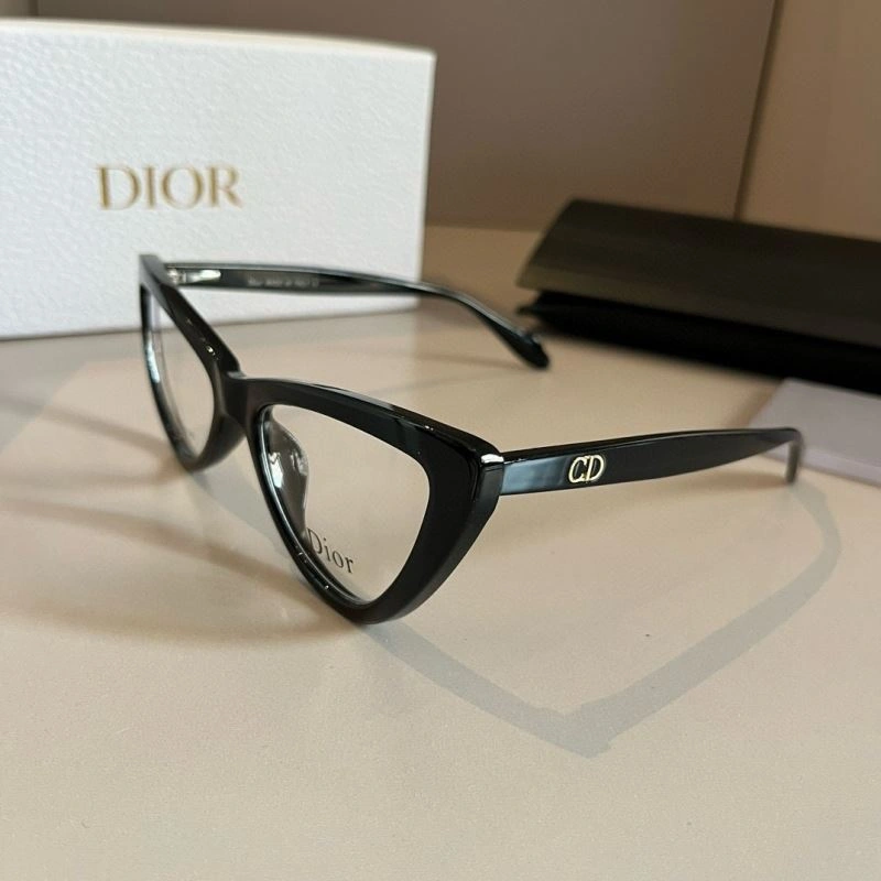 Trendsetting Christian Dior Sunglasses 278837
