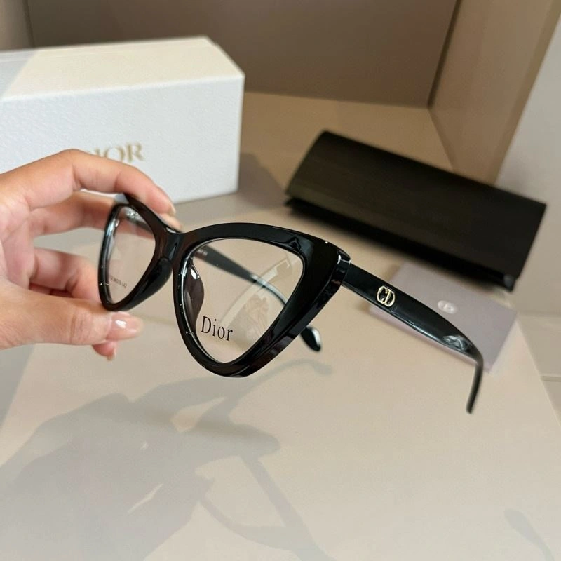 Trendsetting Christian Dior Sunglasses 278837