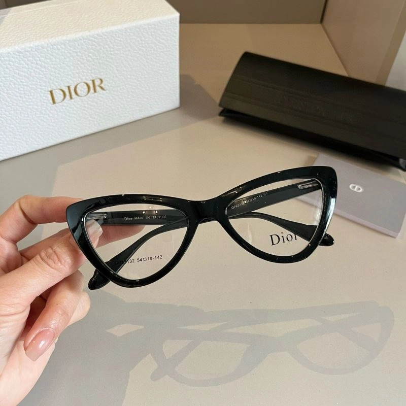 Trendsetting Christian Dior Sunglasses 278837