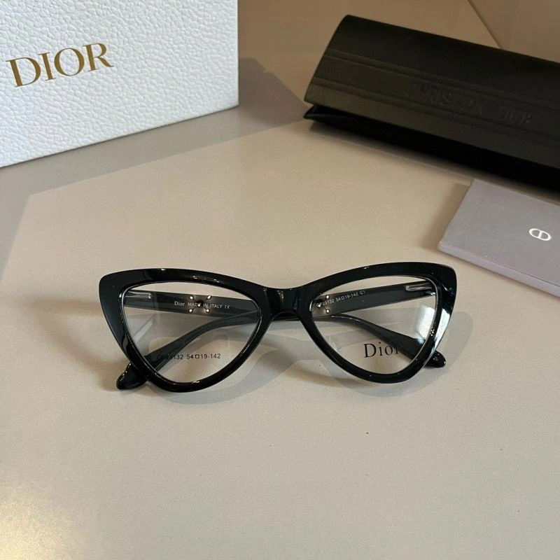 Trendsetting Christian Dior Sunglasses 278837