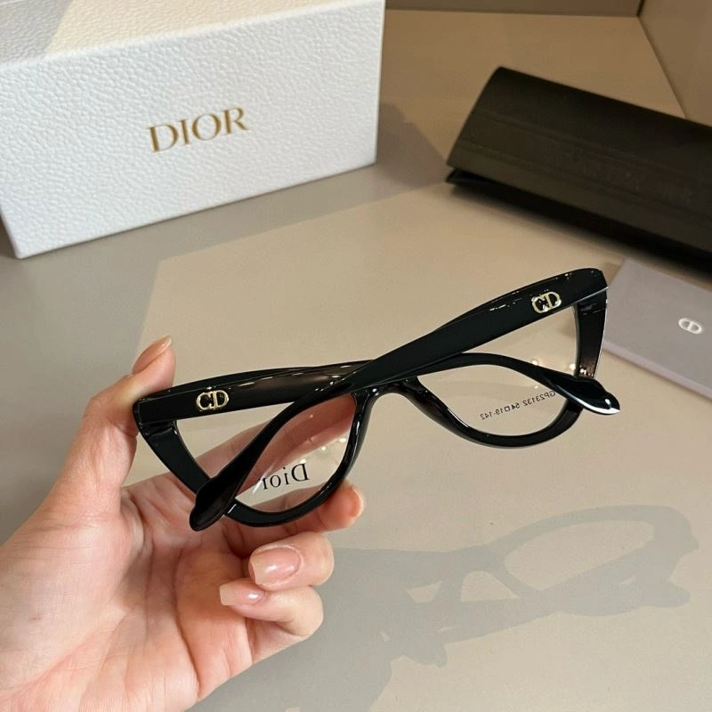 Trendsetting Christian Dior Sunglasses 278837