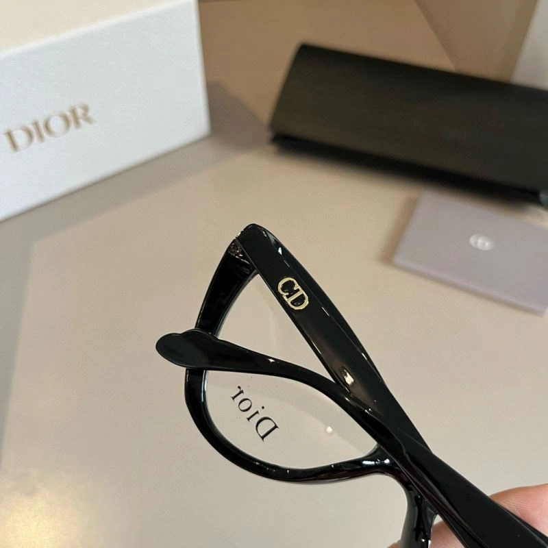 Trendsetting Christian Dior Sunglasses 278837