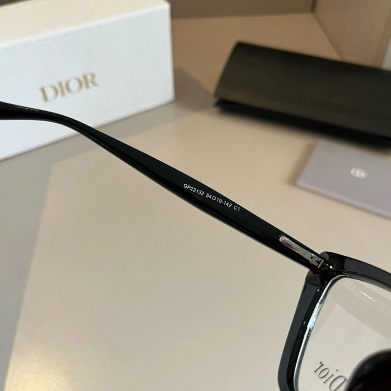 Trendsetting Christian Dior Sunglasses 278837