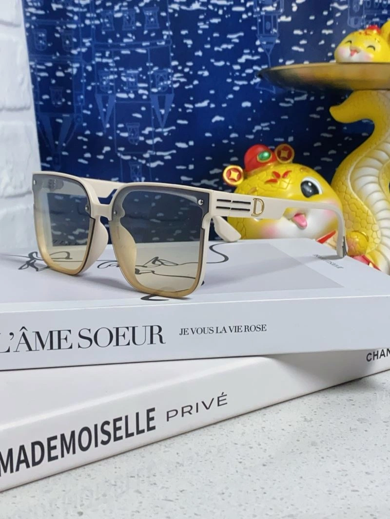 Practical Christian Dior Sunglasses 278792