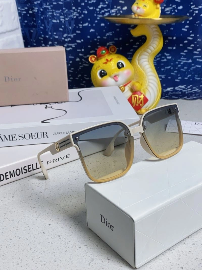 Practical Christian Dior Sunglasses 278792