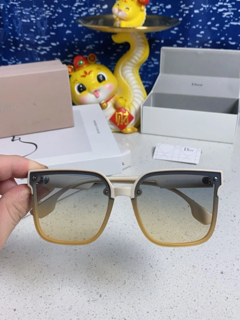 Practical Christian Dior Sunglasses 278792
