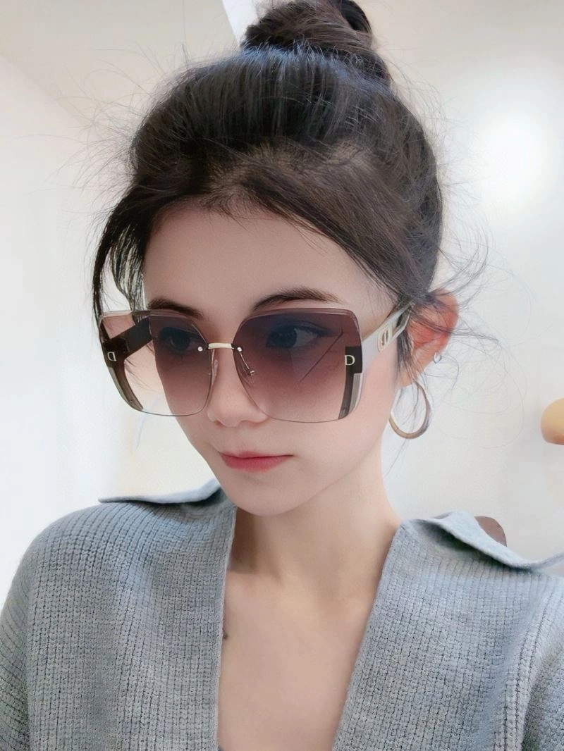 Trendsetting Christian Dior Sunglasses 278779