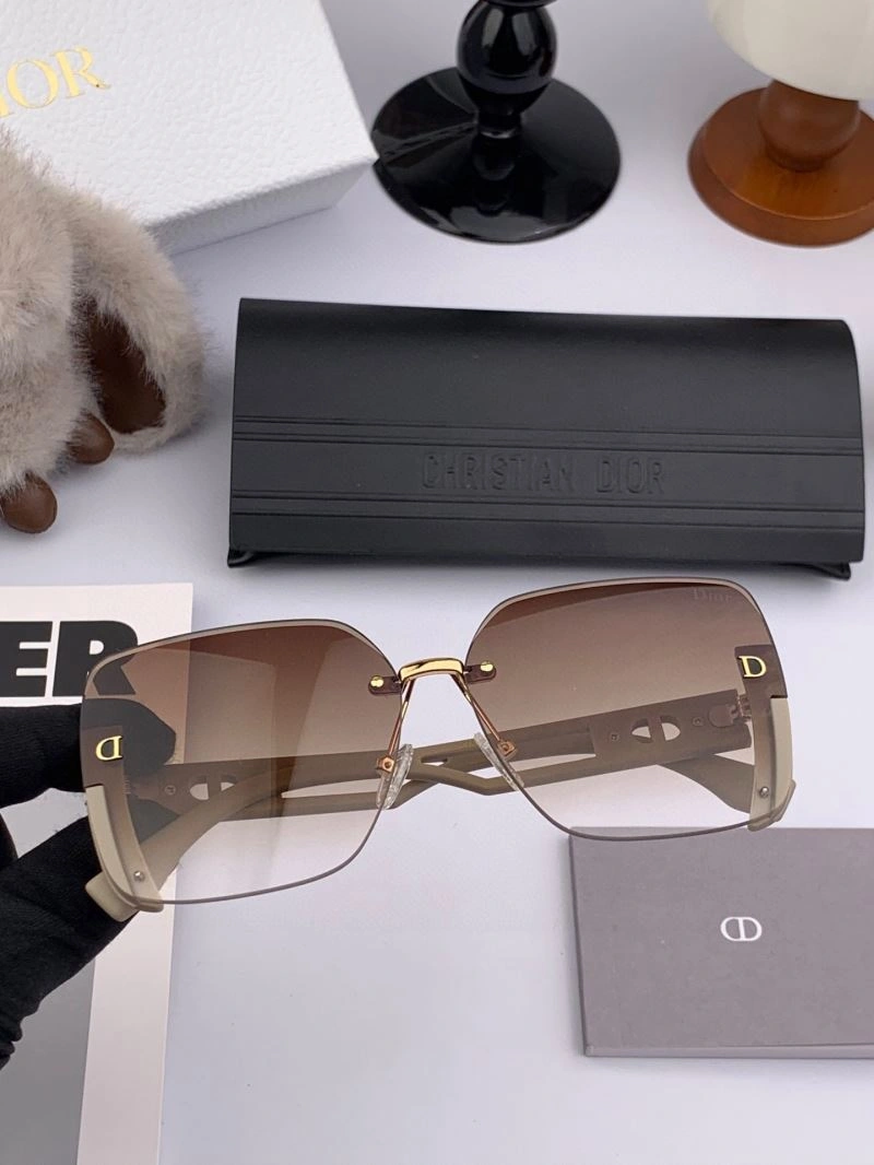 Trendsetting Christian Dior Sunglasses 278779