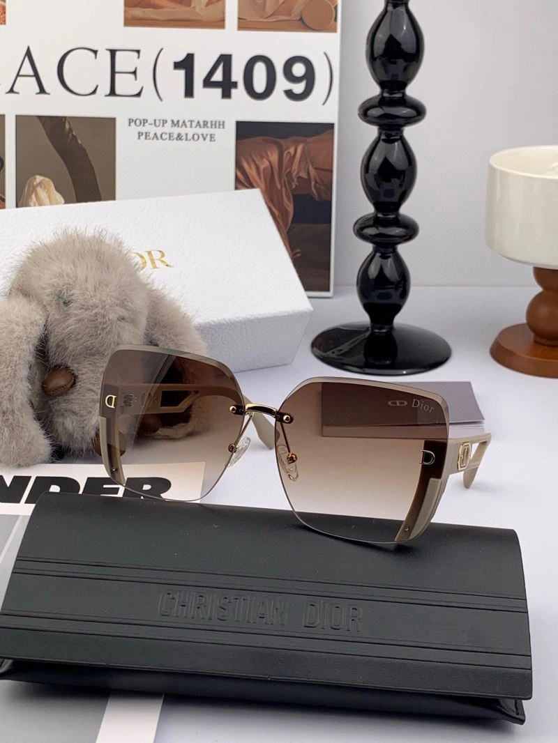 Trendsetting Christian Dior Sunglasses 278779