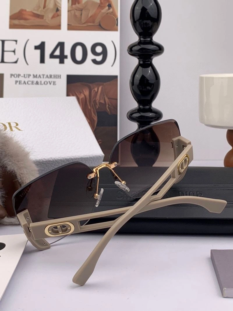 Trendsetting Christian Dior Sunglasses 278779